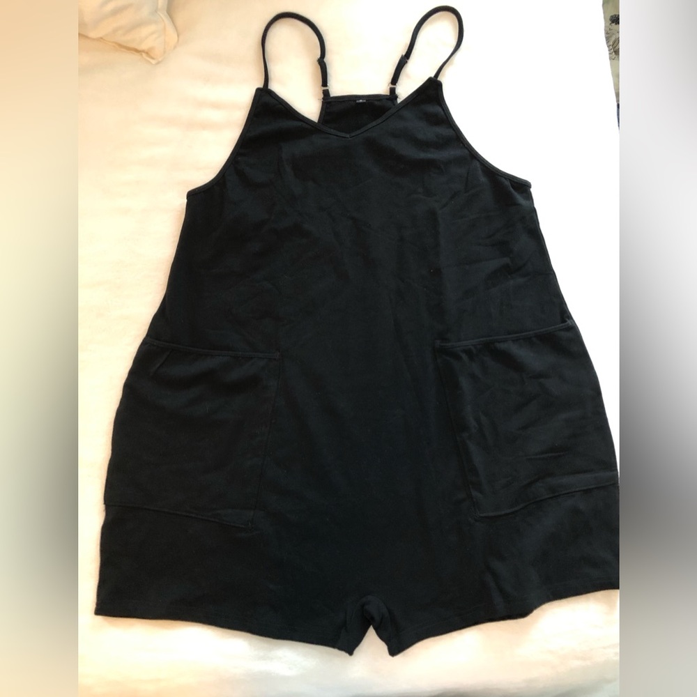 NWOT Small black romper with pockets